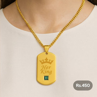 Gold-tone Her King pendant necklace with crown engraving and green crystal – Destiny.pk