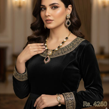 Kundan & Pearl Jewelry Set – Rs. 4250