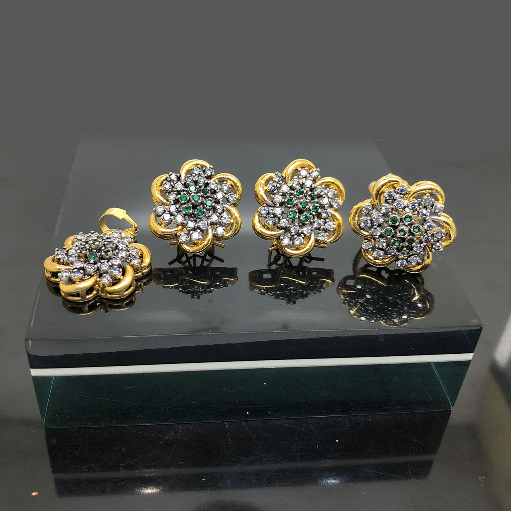 Elegant Traditional Gold-Plated Locket Set