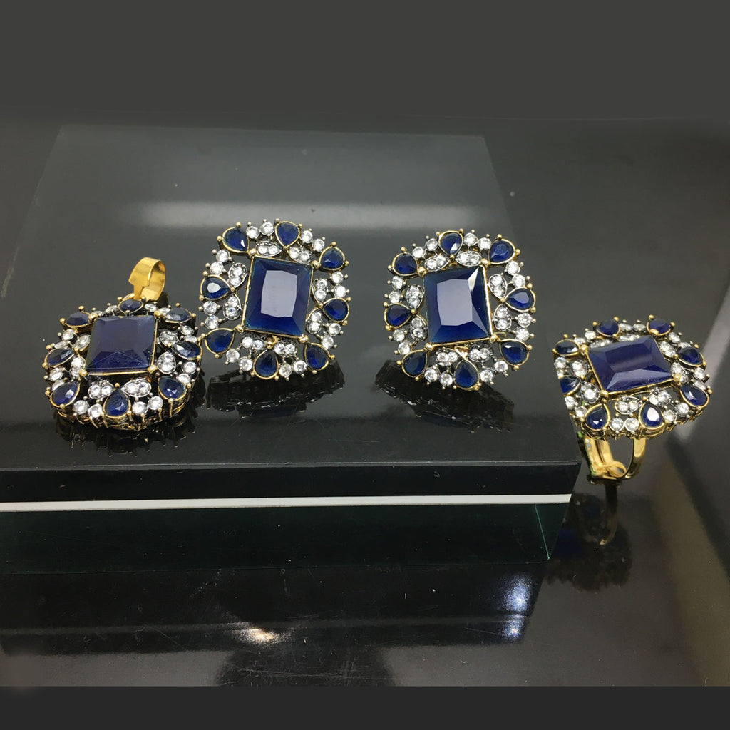 Beautiful Traditional Jadau Locket Set