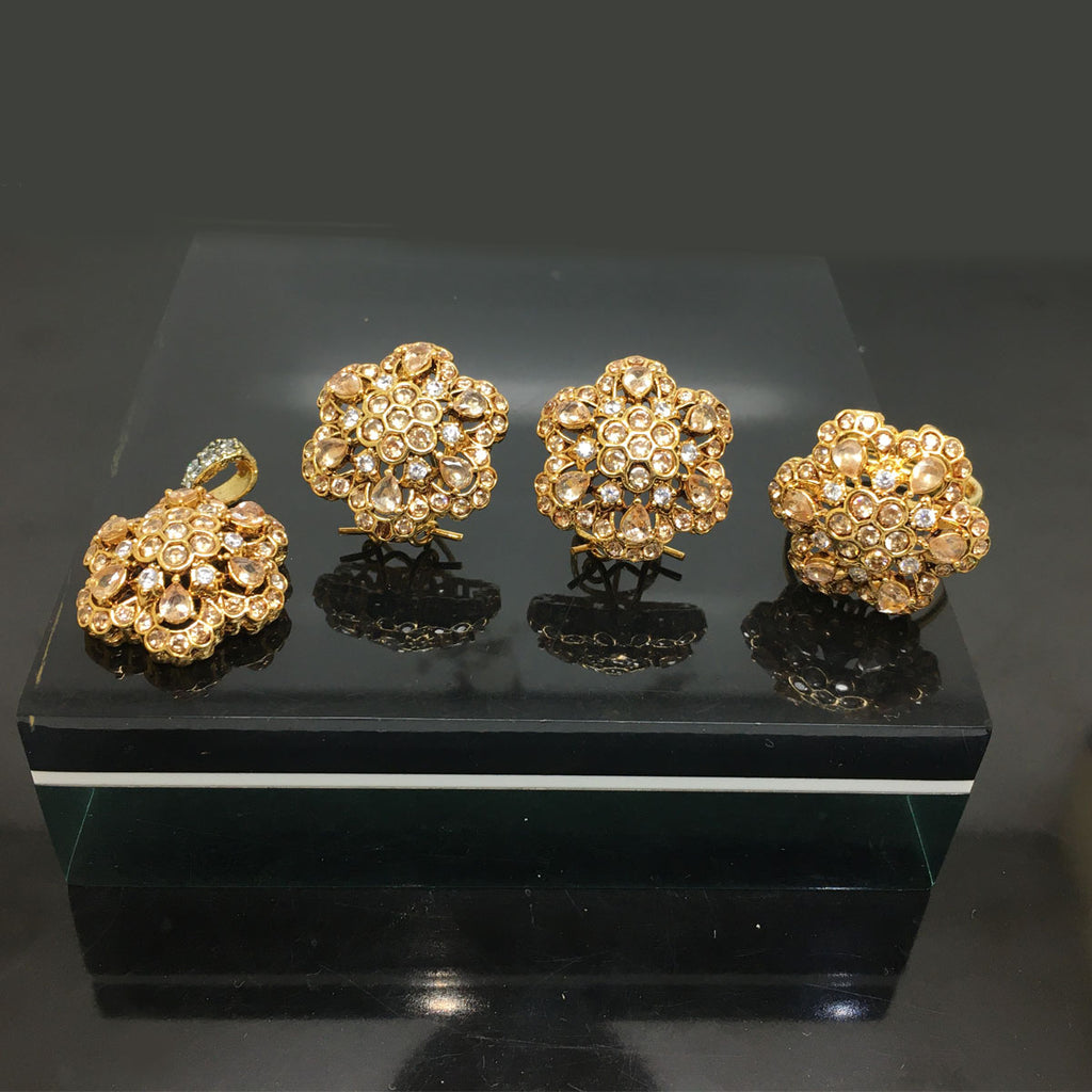 Exquisite Traditional Gold-Plated Locket Set