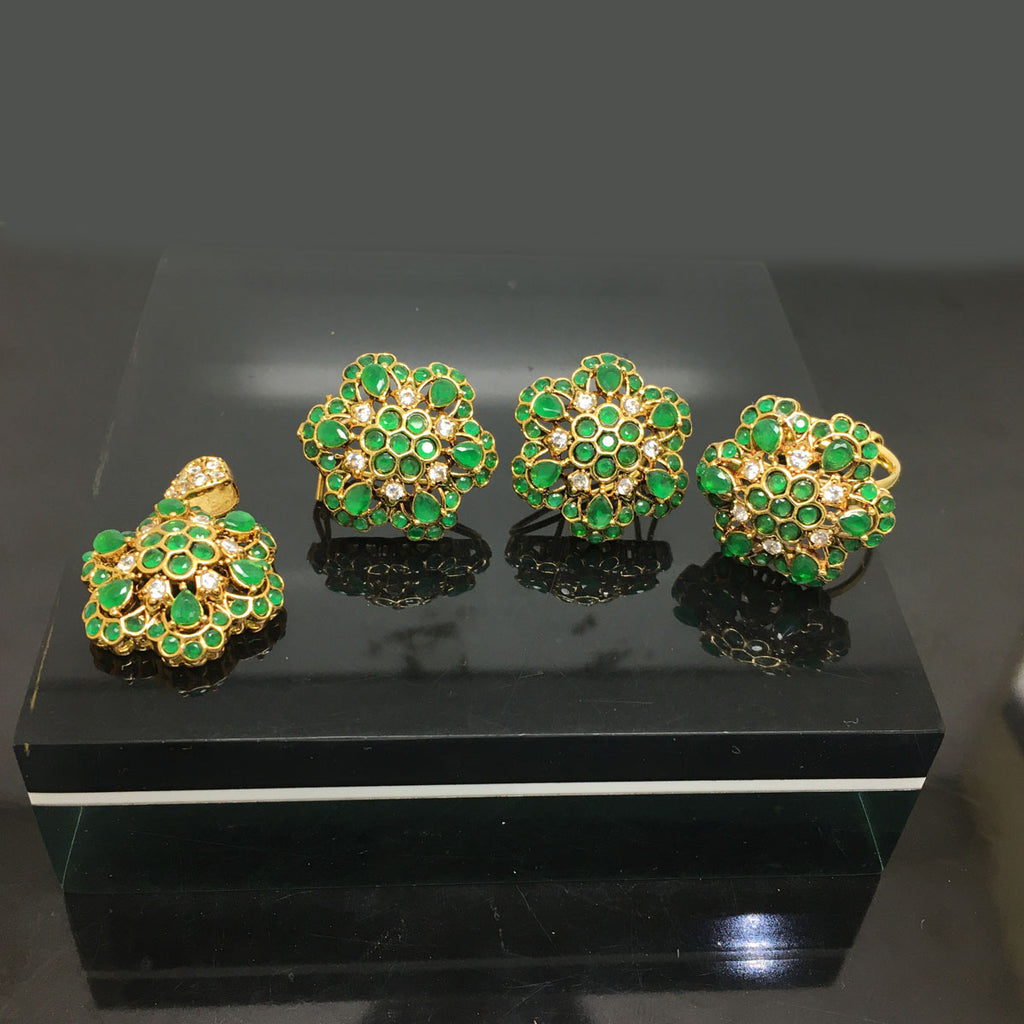 Exquisite Traditional Gold-Plated Locket Set
