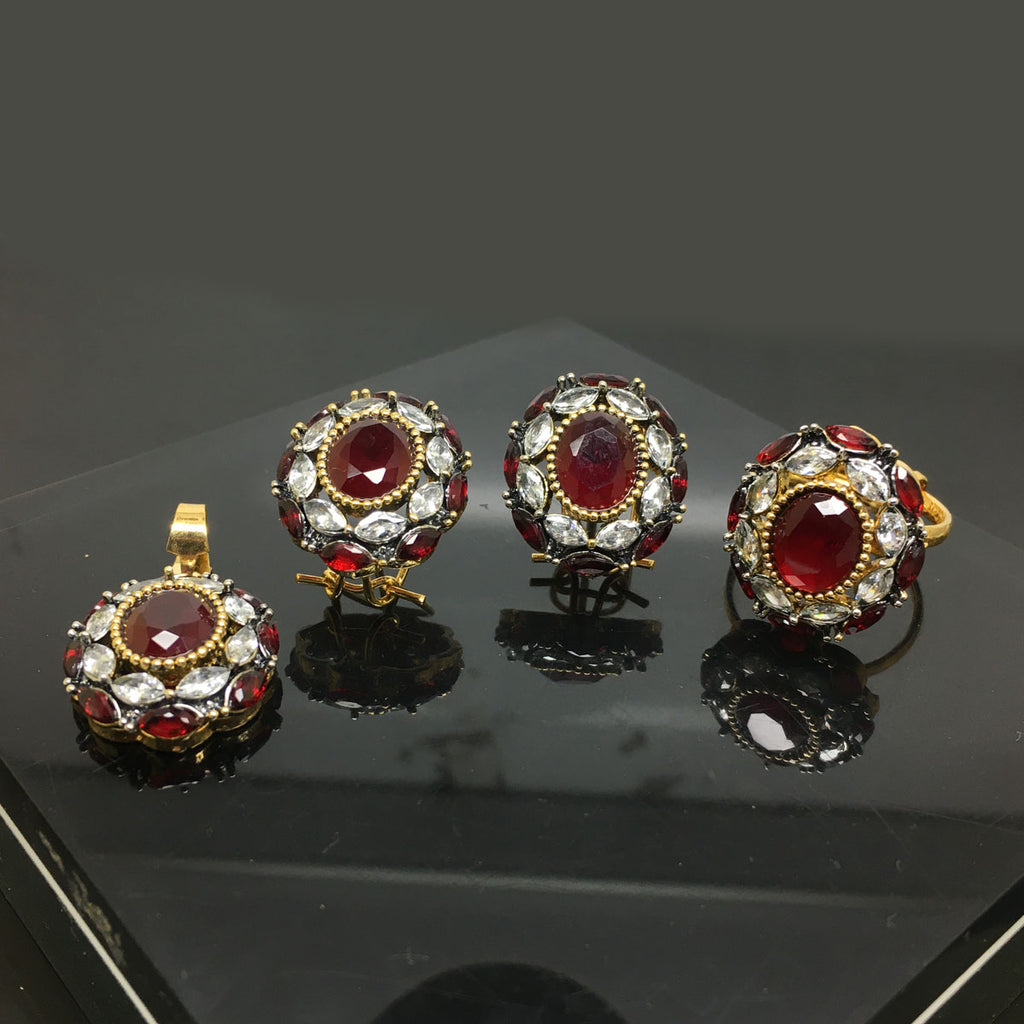 Exquisite Traditional Gemstone Locket Set