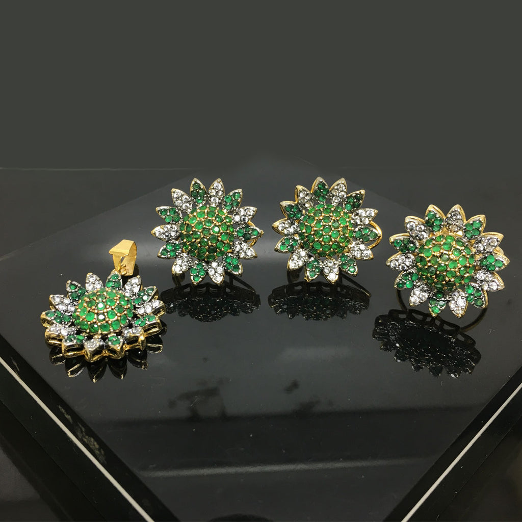 Gorgeous Traditional Floral Design Locket Set