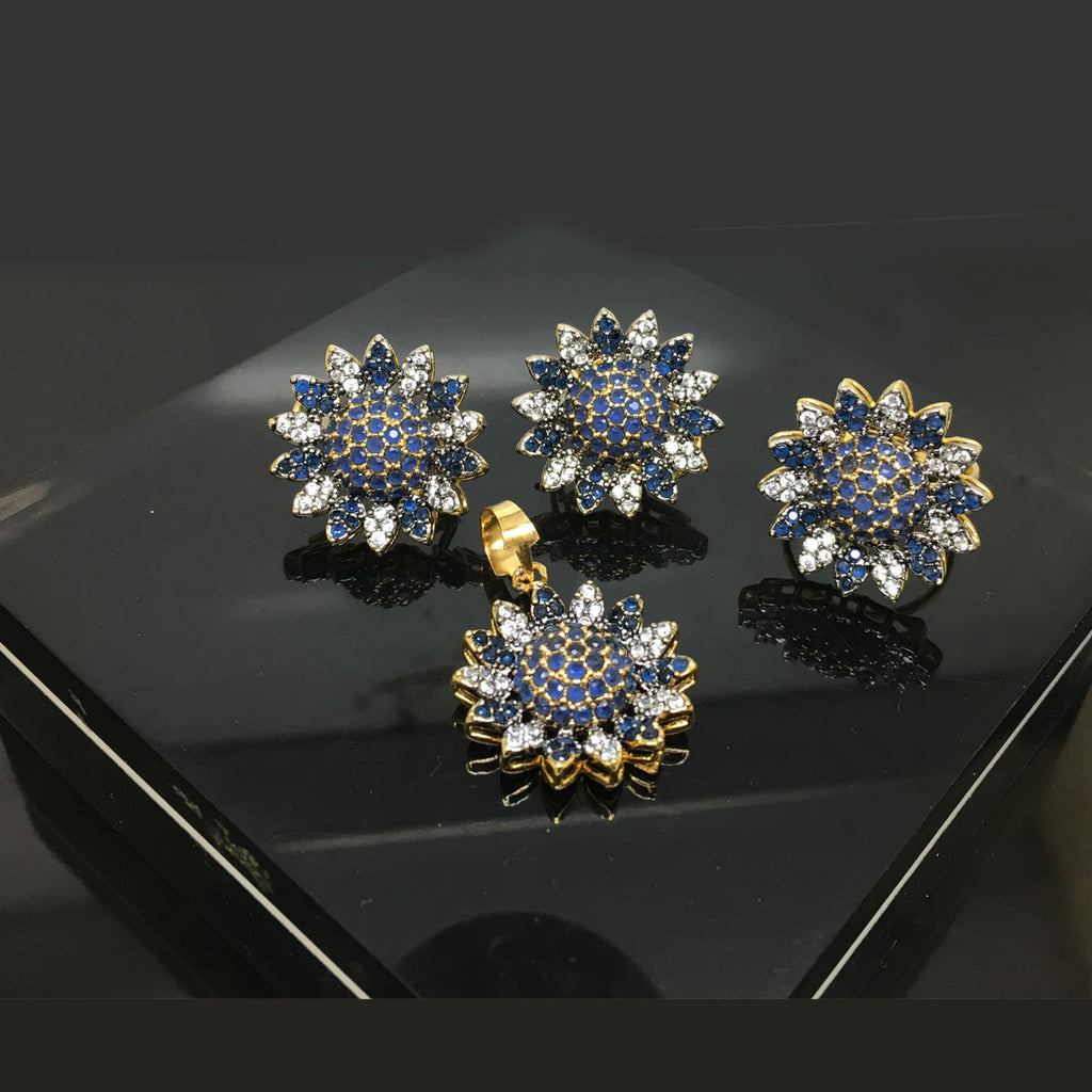 Gorgeous Traditional Floral Design Locket Set