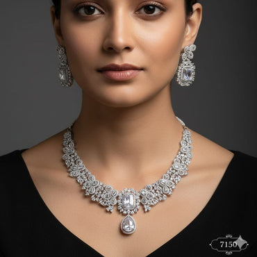Luxury Lace Pattern Diamond-Look Necklace – Rs. 7,150