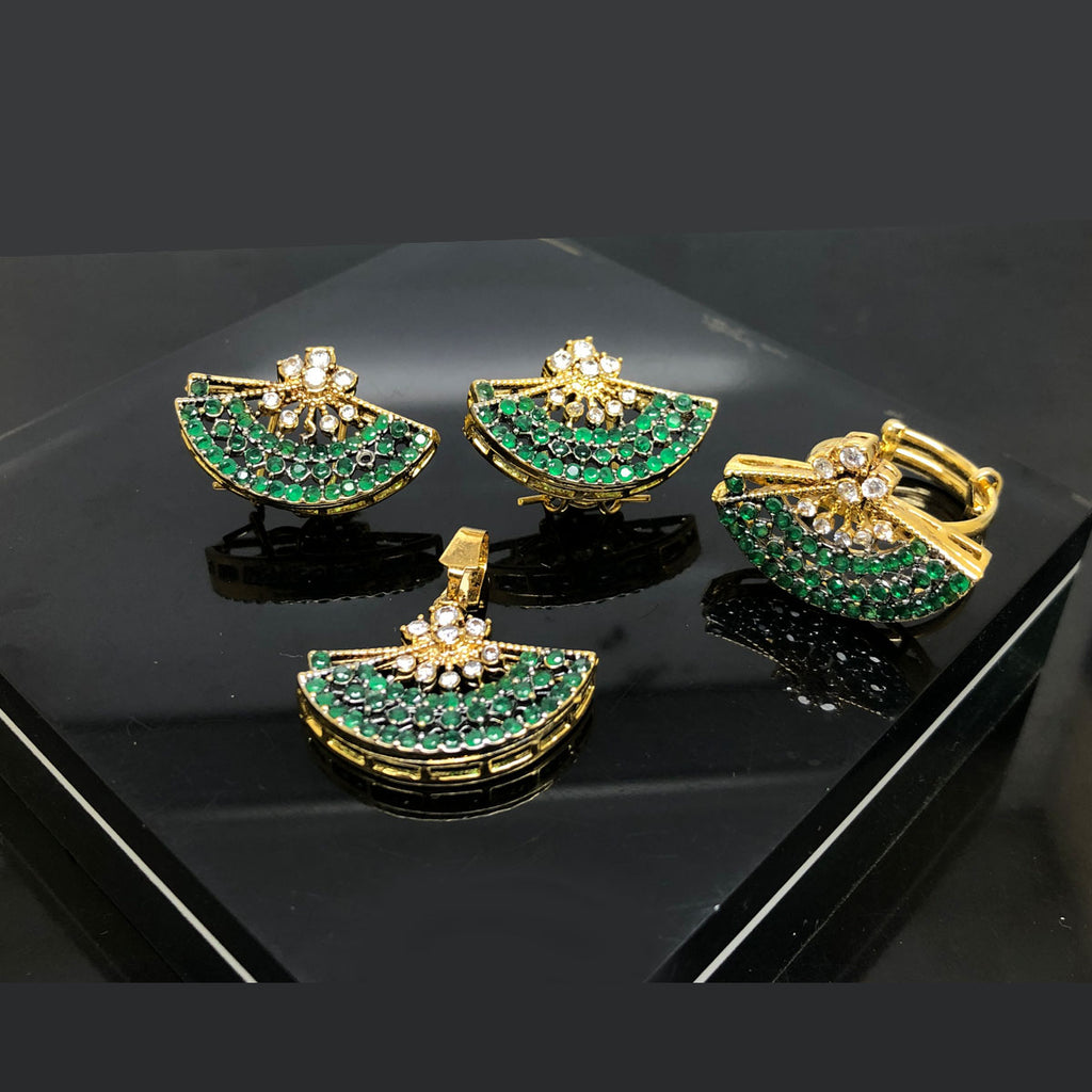 Golden Fan-Shaped Diamond Locket Set