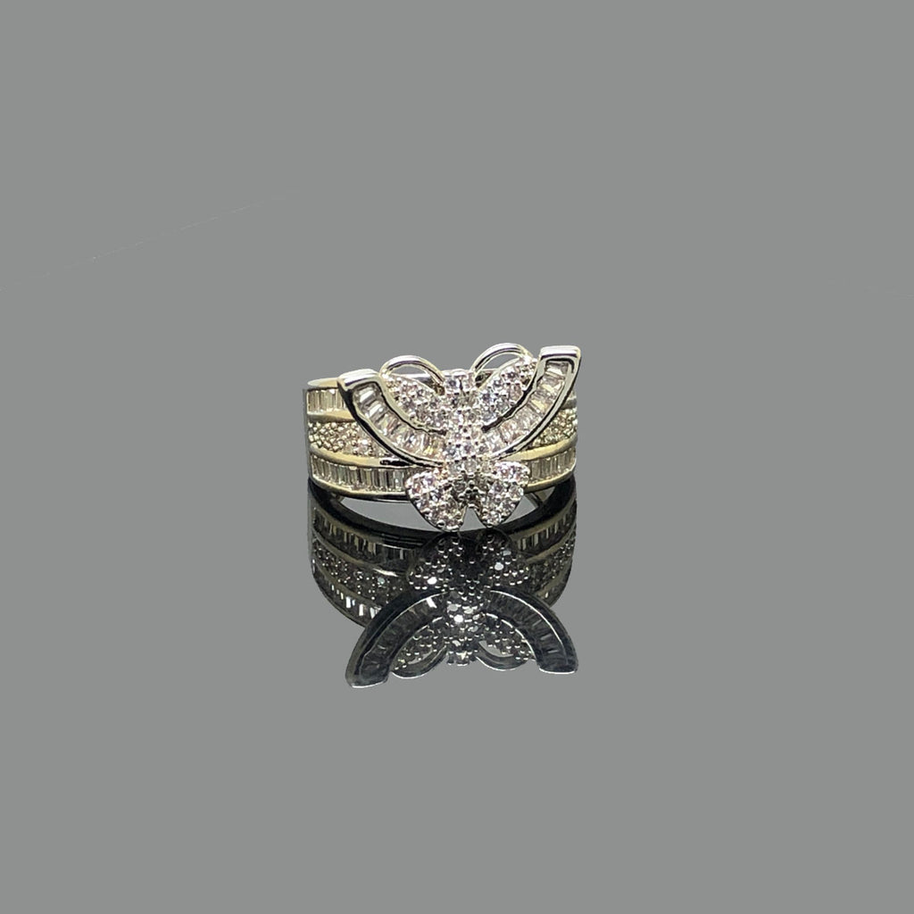 Butterfly Design Silver Ring with Crystals – Elegant & Eye-Catching