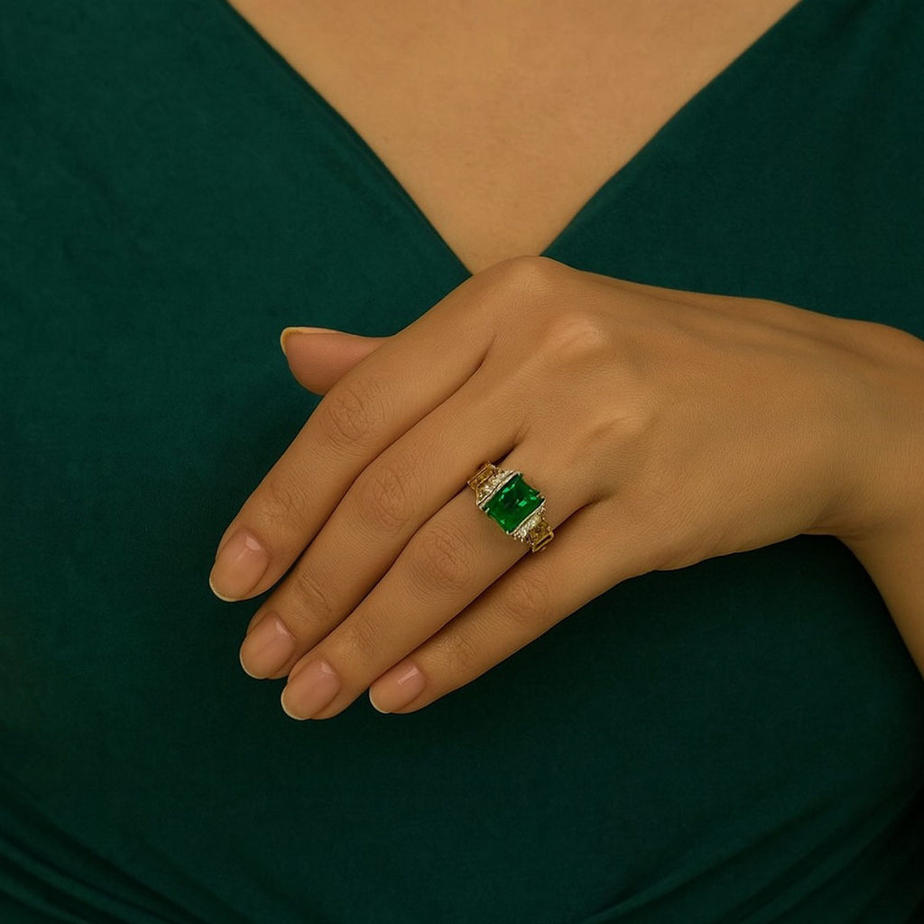 Gold Chain-Link Ring with Green Emerald Crystal