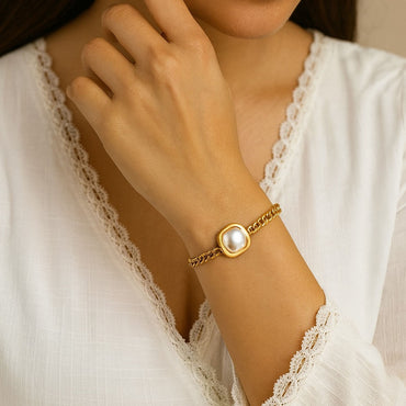 Elegant Pearl Bracelet – Rs. 450