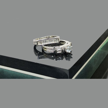 R876 – Twin Band Solitaire & Baguette Ring Set