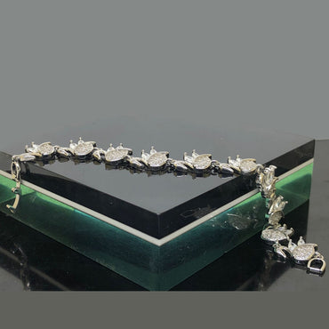Crown Leaf Bracelet – Rs. 1550
