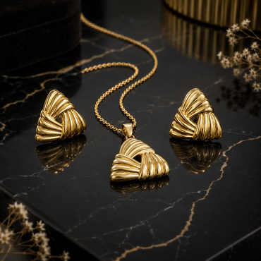Golden ribbed fan-shaped necklace with matching earrings set