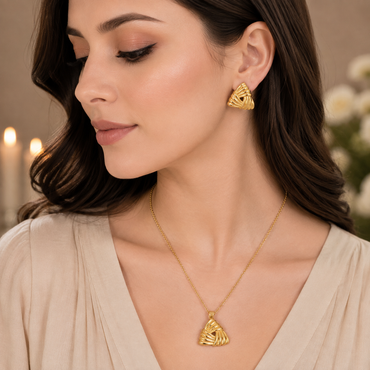 Golden ribbed fan-shaped necklace with matching earrings set