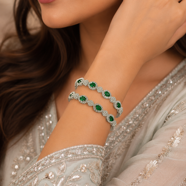 Emerald Oval & Pavé Flower Kadas