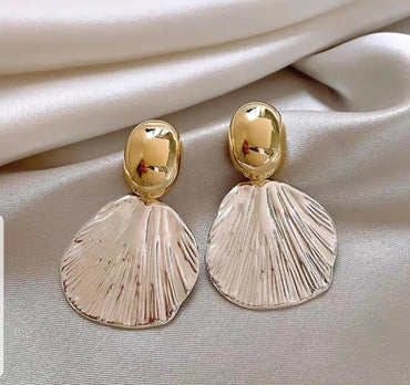 Gold Textured Shell Dangle Earrings – Elegant Statement Jewelry