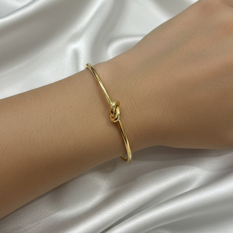 Stainless Steel Knot Bracelet – Rs. 650