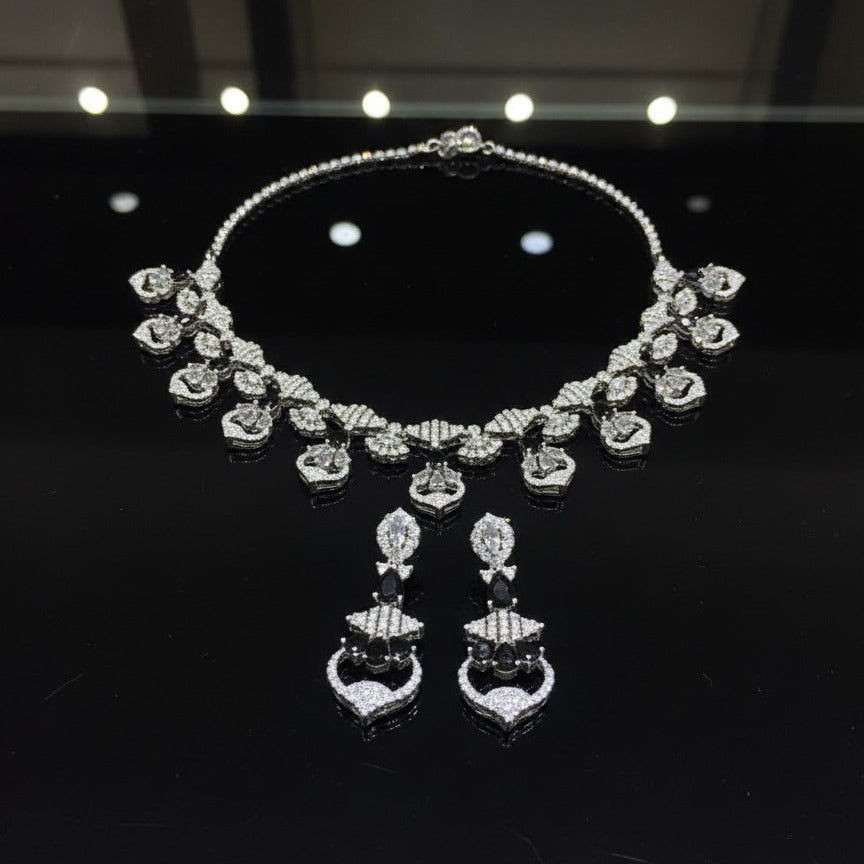 Midnight Gala Crystal Scalloped Set - Rs 3850